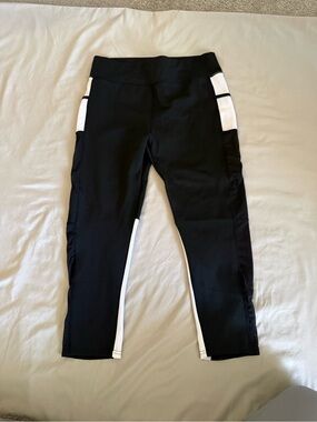 Black and White Women’s Active Leggings